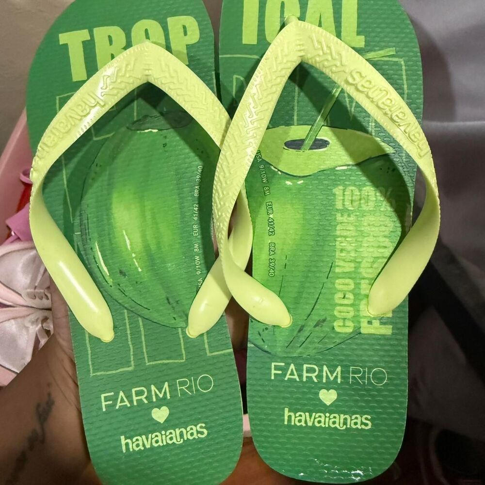 Farm-rio Women's Green and Yellow Flipflops